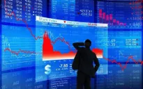 Vì sao chứng khoán toàn cầu bị bán tháo?