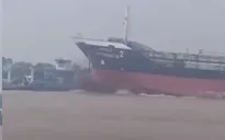 Tàu hàng đâm phà chở khách trên nhánh sông Tiền, nhiều người rơi xuống sông