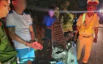 Dừng xe chạy ngược chiều, CSGT phát hiện nam thanh niên tàng trữ ma túy