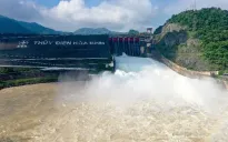 Hồ Hòa Bình mở thêm cửa xả đáy thứ 4