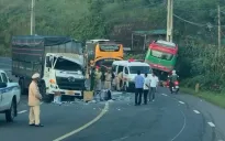 Xe tải tông xe khách trên đường Hồ Chí Minh