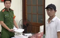 Lái xe taxi trả lại tiền cho khách đánh rơi