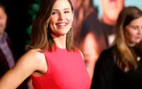 Jennifer Garner tập luyện ra sao để trở lại làm siêu anh hùng?