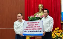 Khám bệnh và cấp phát thuốc miễn phí người dân ở Quảng Nam