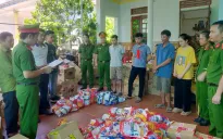 Bắt quả tang 2 cơ sở sản xuất nước giặt giả, thu lời bất chính hàng trăm triệu đồng