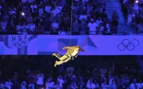 Tom Cruise thực hiện pha nguy hiểm hoành tráng tại bế mạc Olympic Paris 2024