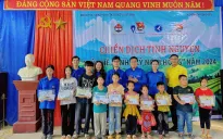 Thanh niên mang yêu thương từ thủ đô lên miền Tây Bắc