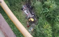 Liên tiếp xảy ra hai vụ tai nạn lật xe tải trên cao tốc Nội Bài - Lào Cai