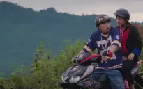 Đi giữa trời rực rỡ - Tập 11: Chải dọa Pu không nhận quà sẽ đòi nợ cả nhà