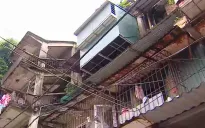 Khu tập thể 55 tuổi xuống cấp, rung lắc mỗi khi tàu xe chạy qua