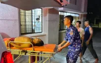 Cứu sống ngư dân bị ngạt thở trong hầm cá