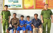 Công an xã đảo giúp đỡ 2 cháu nhỏ đi lạc tìm được người thân
