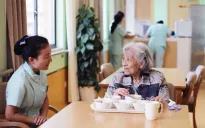 Đối phó tình trạng già hóa dân số nhanh, Trung Quốc tăng quỹ dự trữ an sinh xã hội