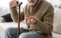 6 điều cần tránh khi giao tiếp với bệnh nhân sa sút trí tuệ