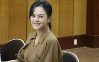 Thu Quỳnh tái xuất rạng rỡ sau 3 tháng sinh em bé