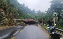 Nhiều tuyến đường phía Bắc ách tắc do sạt lở
