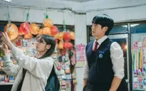 Hậu trường tình cảm không kém trên phim của cặp đôi Love Next Door