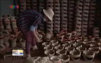 Tìm cách giữ nghề gốm ở làng Chăm