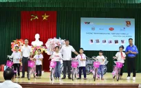 Thanh niên VTV hỗ trợ học sinh và gia đình khó khăn tại xã Đồng Thắng, Thanh Hóa