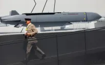 Ukraine kêu gọi cho phép sử dụng vũ khí tầm xa để tấn công sâu vào lãnh thổ Nga