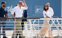 LHP Venice 2024 "nóng" với sự xuất hiện của Brad Pitt và bạn gái