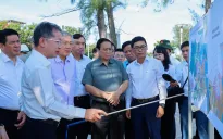 Thủ tướng khảo sát khu vực nghiên cứu lấn biển và một số dự án trọng điểm của Đà Nẵng