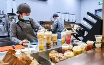 Giới trẻ chi tiêu tiết kiệm, trà sữa siêu rẻ lên ngôi tại Trung Quốc