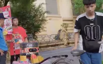 Đi giữa trời rực rỡ - Tập 28: Chải vất vả khởi nghiệp, vừa bị "đầu gấu" dọa nạt lại bị bảo vệ đuổi