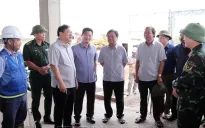 Bộ trưởng Bộ NN&PTNT Lê Minh Hoan kiểm tra việc ứng phó bão số 3 tại Nam Định