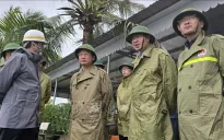 Bộ trưởng Bộ NN&PTNT Lê Minh Hoan kiểm tra công tác chống bão số 3 tại Quảng Ninh
