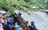 Sạt lở đất tại Hòa Bình làm 4 người chết, 1 người bị thương