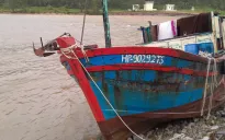 Kịp thời cứu 11 ngư dân bị mắc kẹt trên đảo, trôi dạt trên biển sau bão số 3