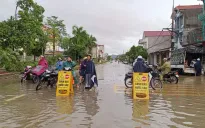 Nhiều tuyến đường tại Bắc Giang ngập úng, một số khu vực bị cô lập