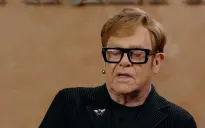 Elton John khổ sở vì nhiễm trùng mắt
