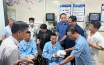 Phó Chủ tịch Quốc hội Trần Quang Phương đến hiện trường vụ sập cầu Phong Châu