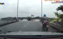 Vụ sập cầu Phong Châu: Cứu được 5 người, 8 phương tiện bị rơi xuống sông Hồng