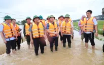 Thủ tướng về xã bị cô lập của Bắc Giang, kiểm tra công tác ứng phó mưa lũ