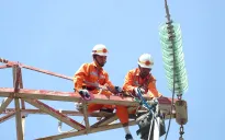 Nỗ lực từng giờ cấp điện trở lại cho miền Bắc