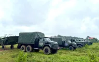 Dòng chảy xiết cản trở việc bắc cầu phao thay cầu Phong Châu (Phú Thọ)