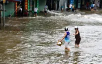 Hà Nội không ngập lụt sâu trong nội thành do lũ