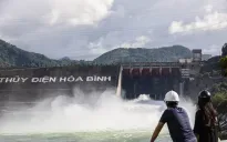 Đóng 1 cửa xả hồ Hòa Bình và đóng tiếp 1 cửa xả đáy hồ Tuyên Quang