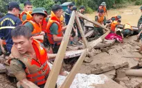 Hơn 40 người sống sót, 65 người còn mất tích trong vụ lũ quét ở thôn Làng Nủ