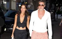 Brad Pitt đeo vòng cổ mang tên bạn gái mới