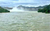 Đóng thêm 2 cửa xả đáy thuỷ điện Hoà Bình và Tuyên Quang