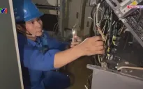 Nỗ lực khôi phục điện, thông tin liên lạc sau mưa lũ