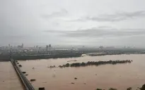 Thủ tướng chỉ đạo tập trung ứng phó lũ lớn, đảm bảo an toàn đê điều