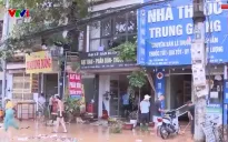 Người dân Yên Bái tất bật dọn vệ sinh sau mưa lũ