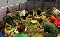 Bộ đội Biên phòng thành phố Đà Nẵng chung tay chia sẻ với nhân dân vùng bão lũ