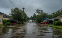 Bão Francine đổ bộ bang Louisiana (Mỹ) gây ngập lụt
