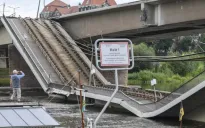 Đức phá hủy cầu huyết mạch ở Dresden nhằm ứng phó nguy cơ mưa lũ
